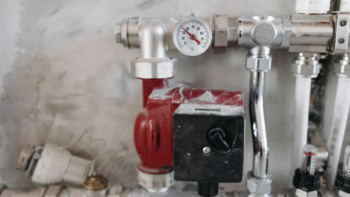Pipes with pressure gauge and pump unit